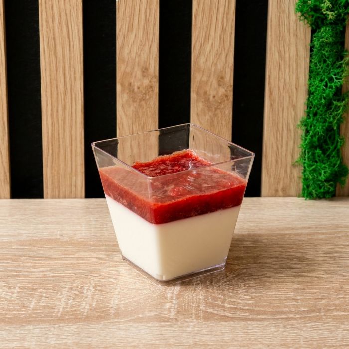 Panna cotta s jahodovou  om&aacute;čkou
